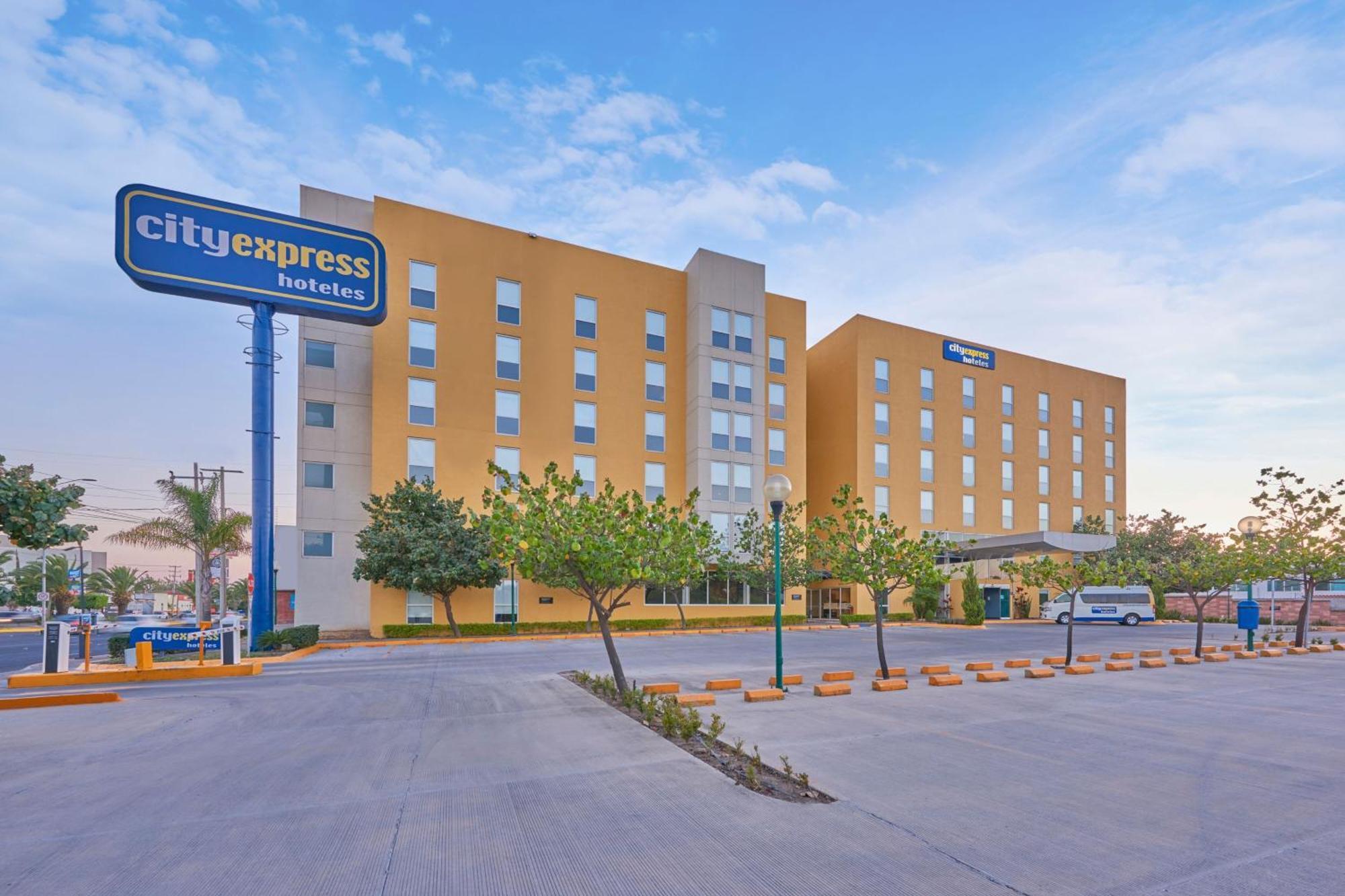 City Express By Marriott Irapuato Norte Esterno foto